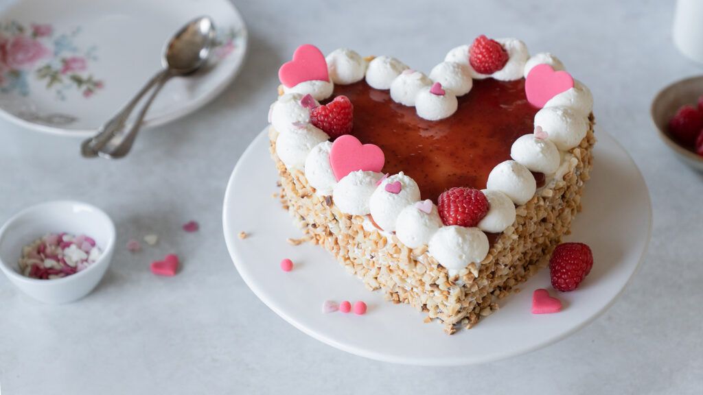 vegane Schoko-Frucht-Valentinstorte von Stina Spiegelberg Veganpassion