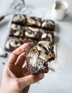 vegane Kokos-Brownies von Stina Spiegelberg Veganpassion