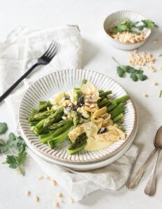 veganer Antipasti-Salat mit Spargel & Hollandaise von Stina Spiegelberg Veganpassion