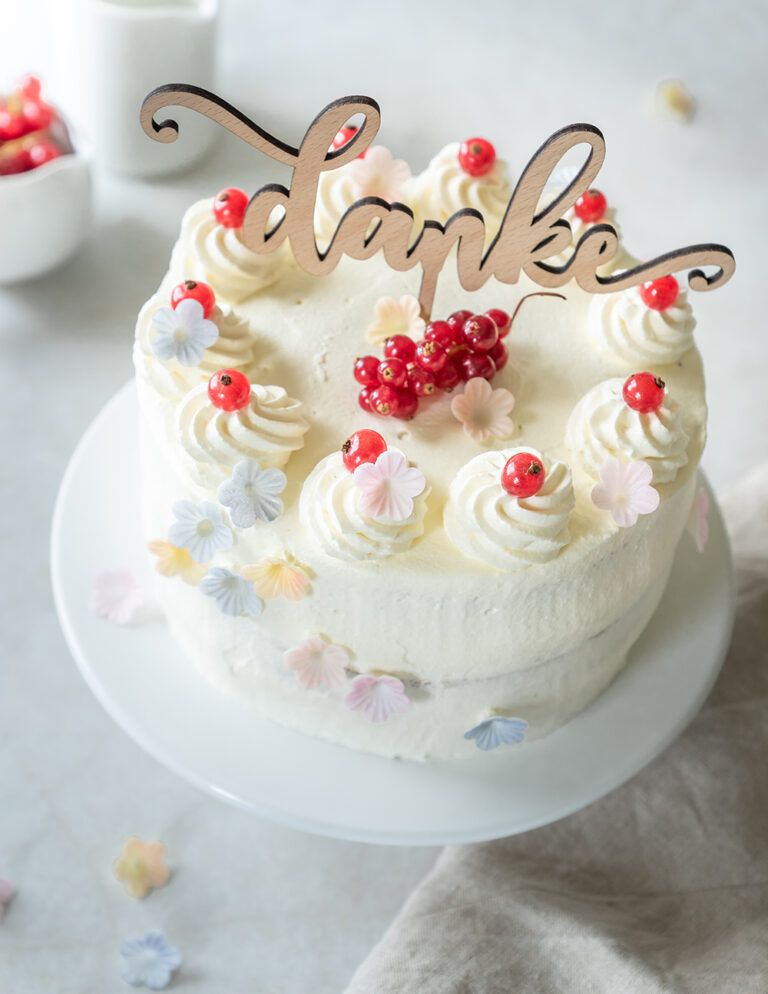 Mohn-Käsekuchen-Torte mit Johannisbeeren - Stina Spiegelberg