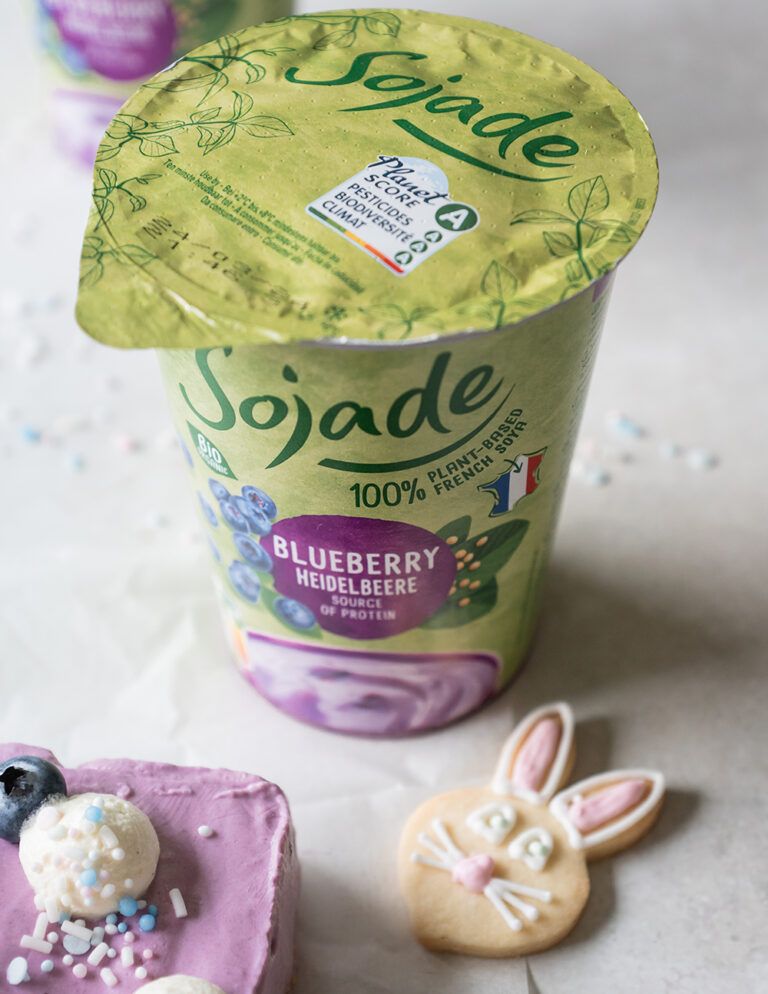 Blaubeer-Joghurt-Würfel mit Crunch-Boden - Stina Spiegelberg