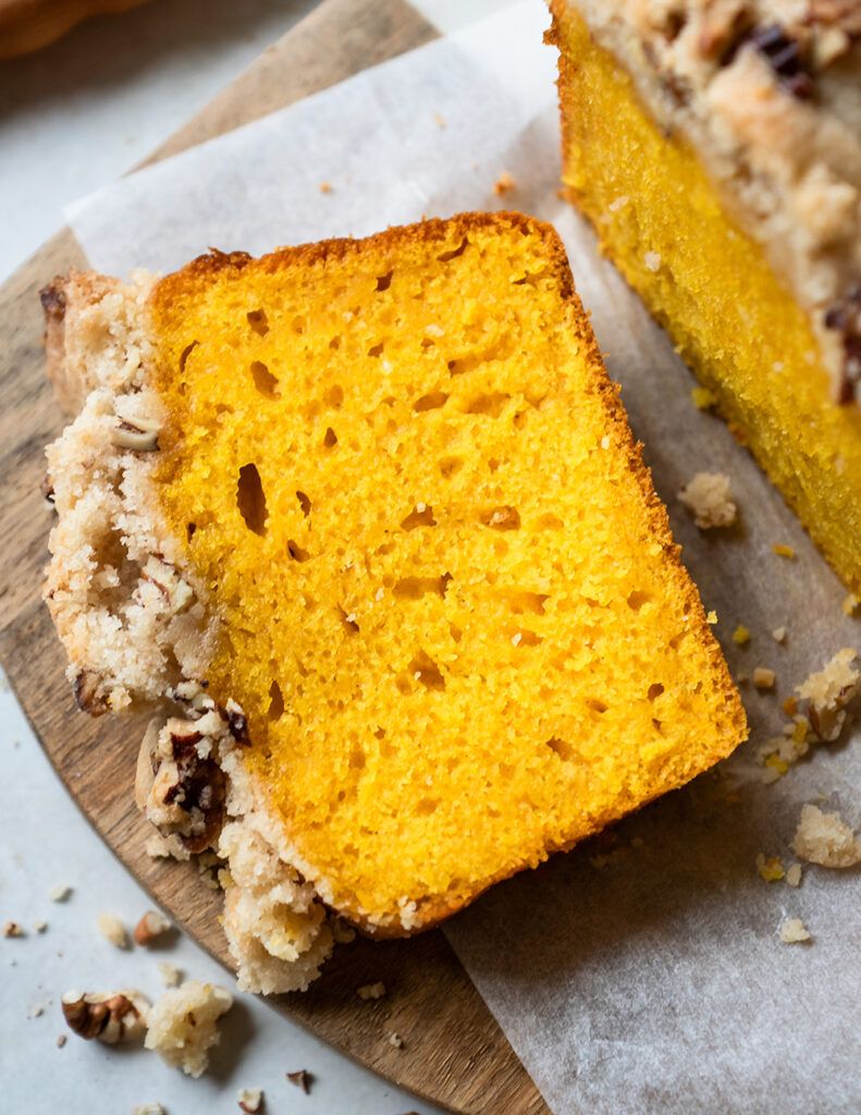 veganer Kürbiskuchen mit Pekannuss-Streuseln